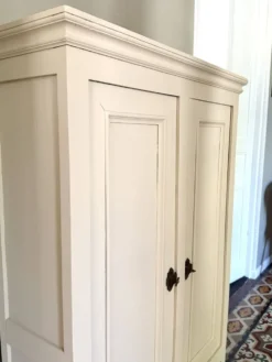 Armoire parisienne