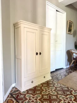 Armoire parisienne