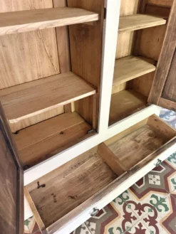 Armoire parisienne
