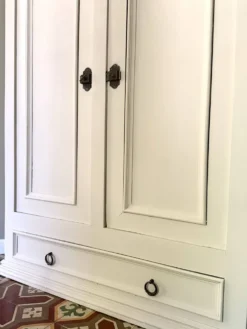 Armoire parisienne