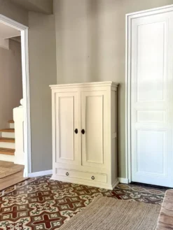 Armoire parisienne