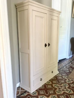 Armoire parisienne