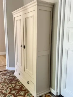 Armoire parisienne
