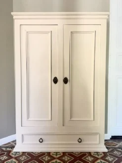 Armoire parisienne