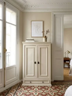 Armoire parisienne