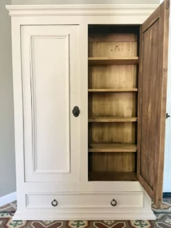 Armoire parisienne