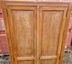 Armoire parisienne