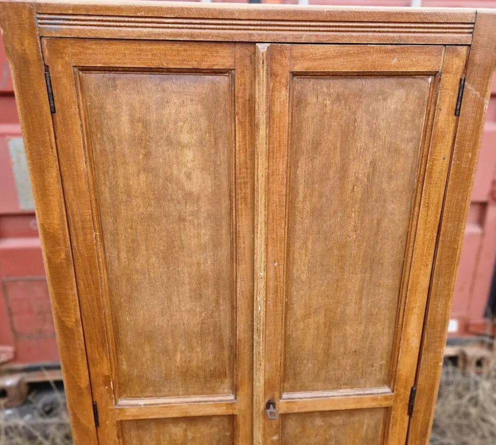 Armoire parisienne