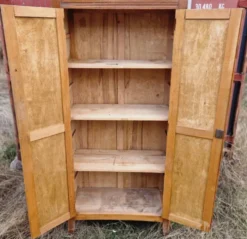 Armoire parisienne