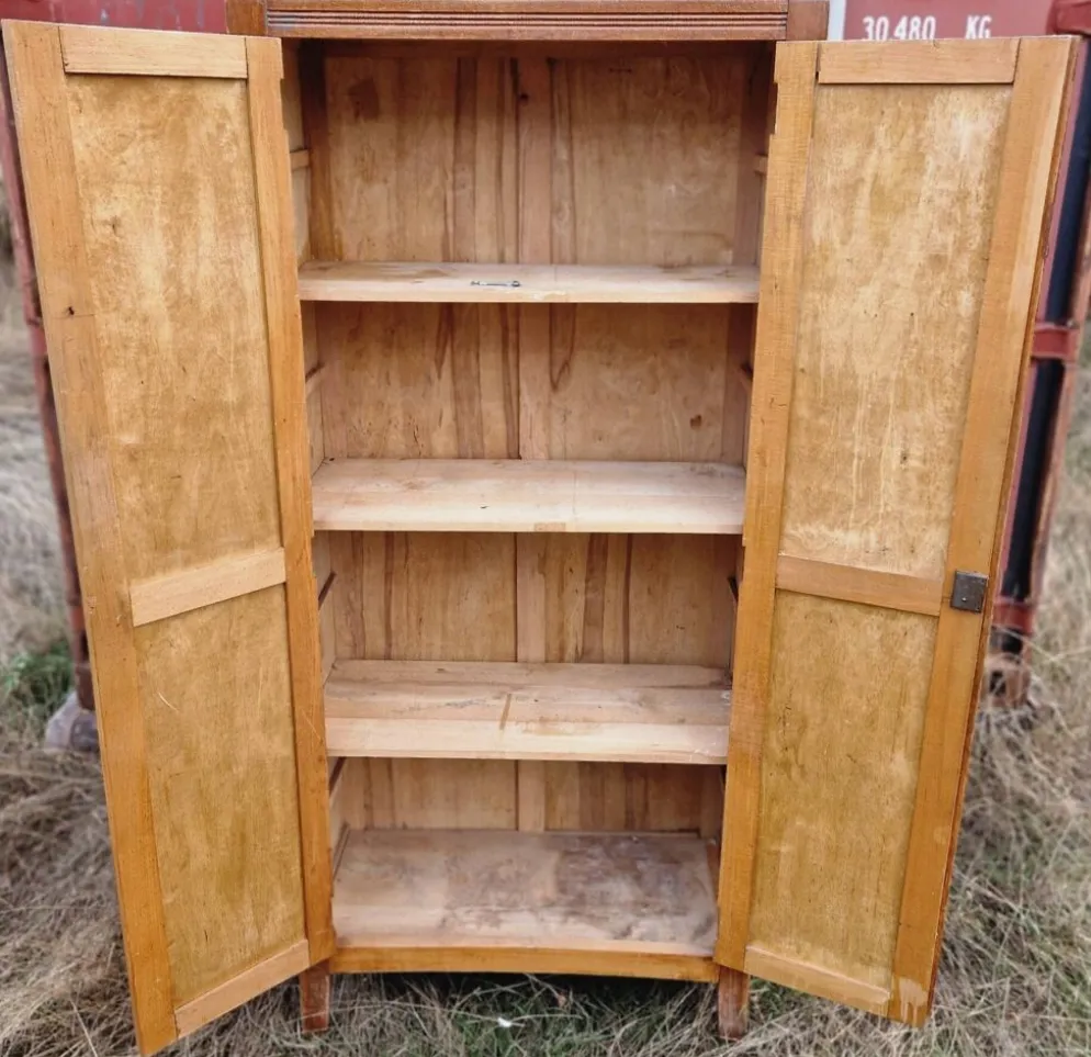 Armoire parisienne