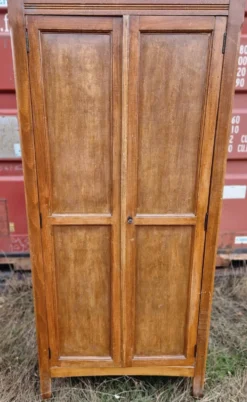 Armoire parisienne