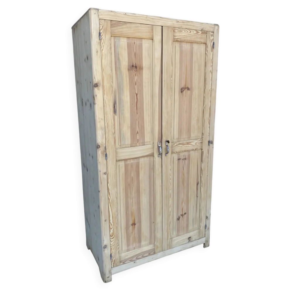Armoire parisienne