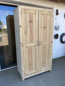 Armoire parisienne