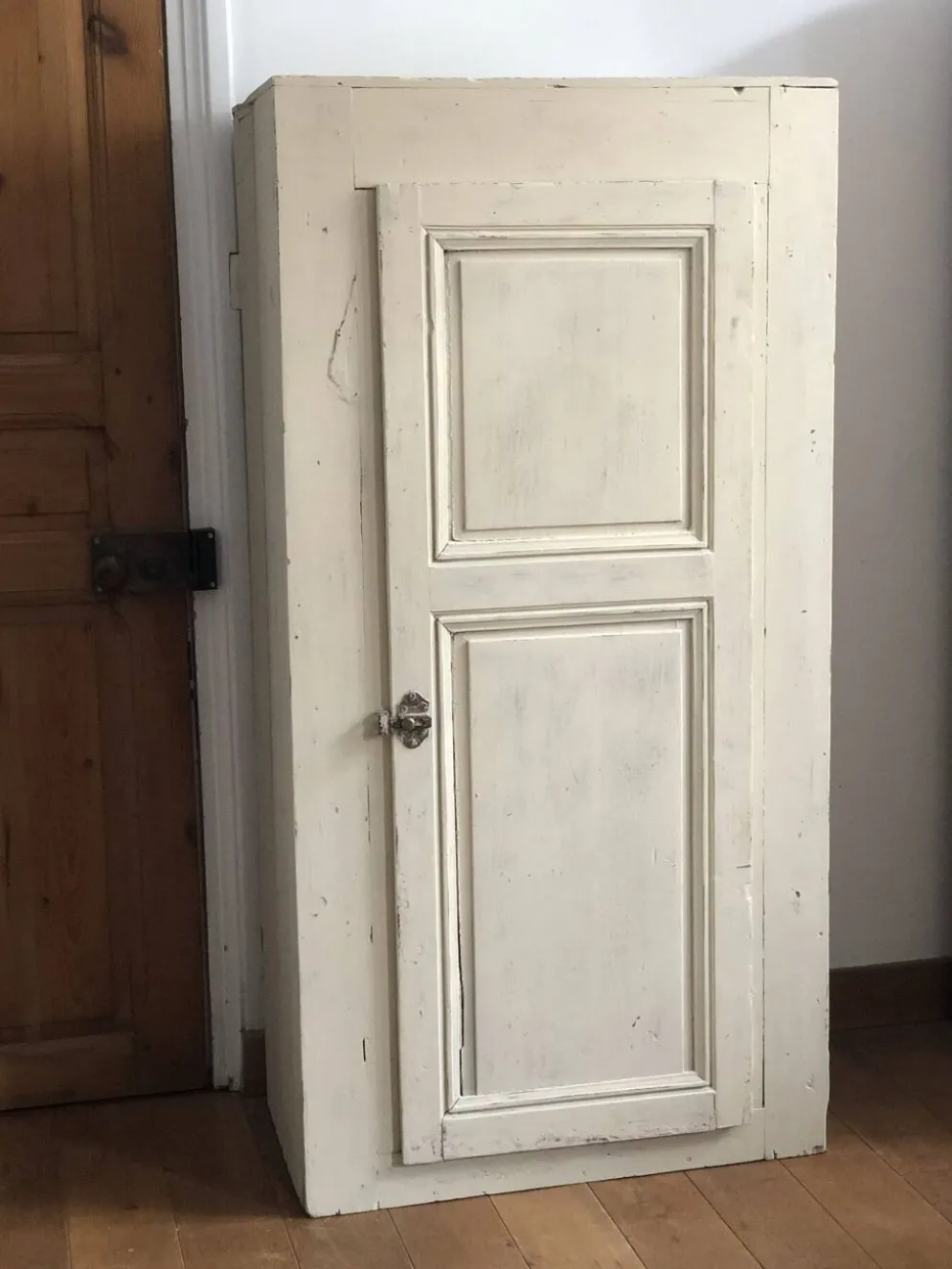 Armoire parisienne ancienne patinée