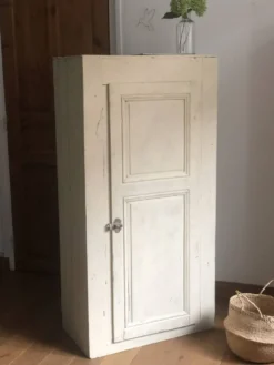 Armoire parisienne ancienne patinée