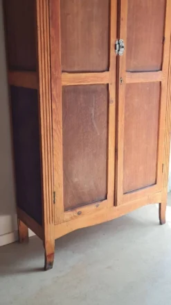 Armoire parisienne ancienne