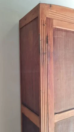 Armoire parisienne ancienne