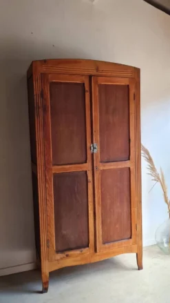 Armoire parisienne ancienne
