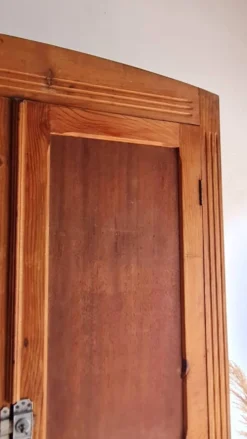 Armoire parisienne ancienne