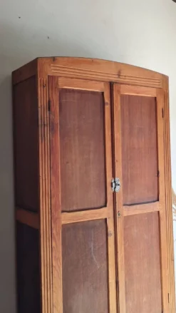 Armoire parisienne ancienne