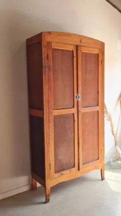 Armoire parisienne ancienne