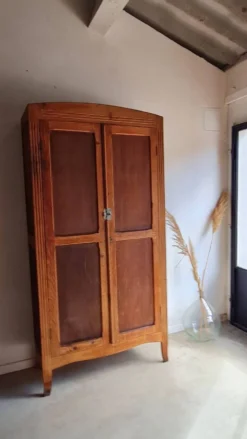 Armoire parisienne ancienne