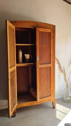 Armoire parisienne ancienne