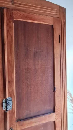 Armoire parisienne ancienne