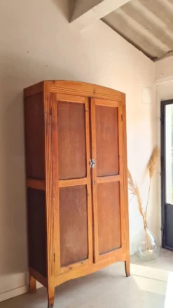 Armoire parisienne ancienne