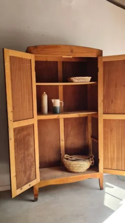 Armoire parisienne ancienne