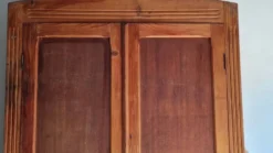 Armoire parisienne ancienne
