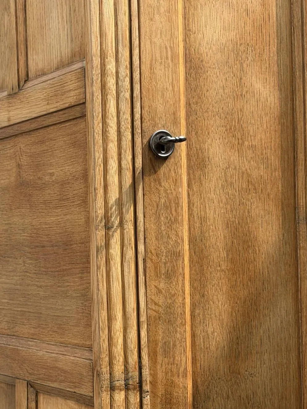Armoire parisienne art déco chêne brut rénovée