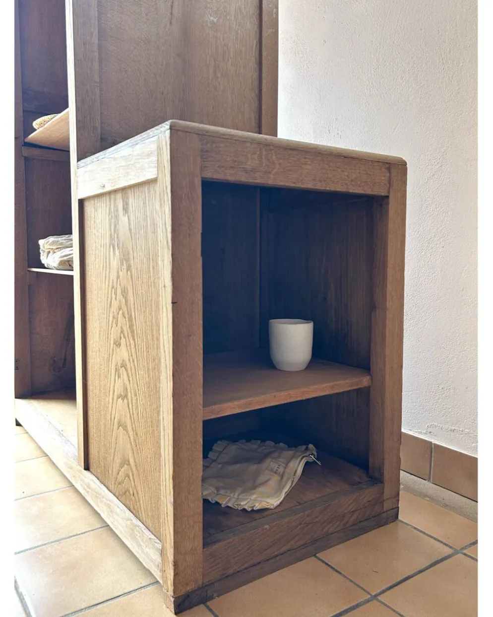 Armoire parisienne asymétrique