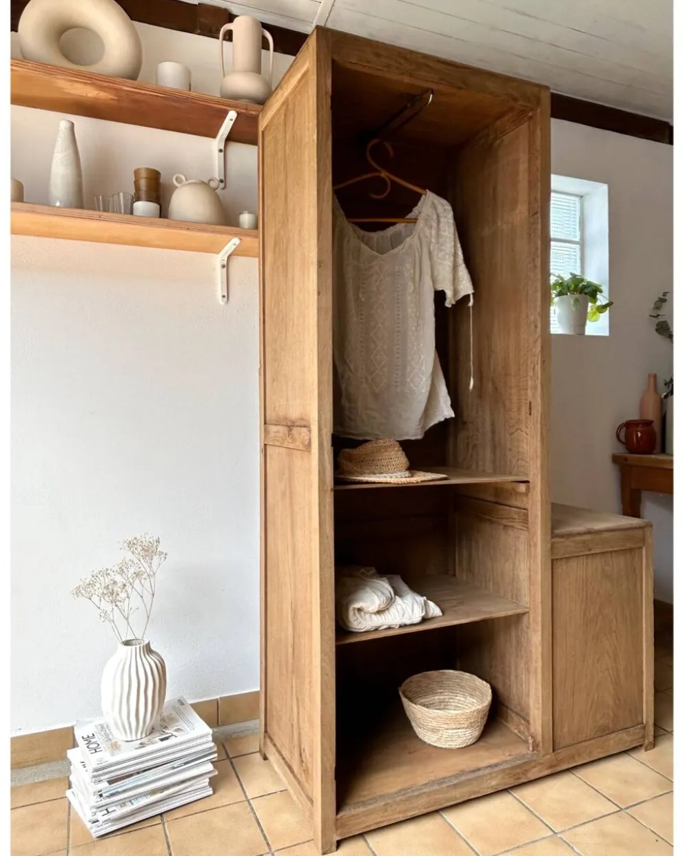 Armoire parisienne asymétrique