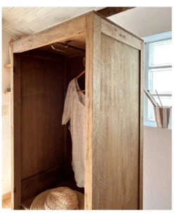 Armoire parisienne asymétrique