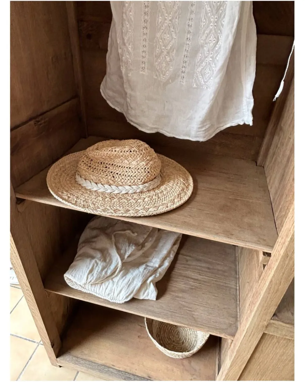 Armoire parisienne asymétrique