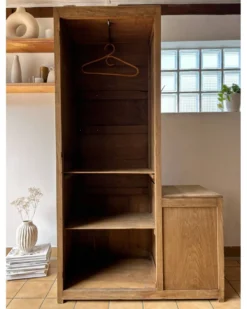 Armoire parisienne asymétrique