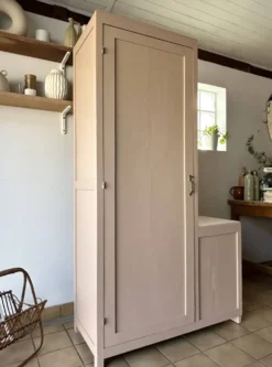 Armoire parisienne asymétrique