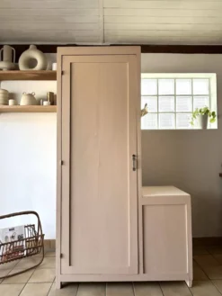 Armoire parisienne asymétrique