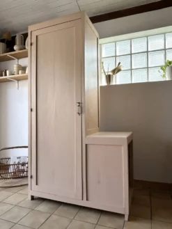 Armoire parisienne asymétrique