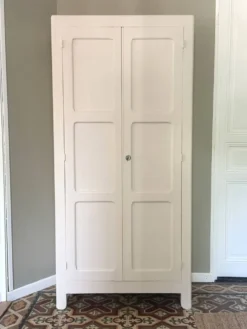 Armoire parisienne authentique