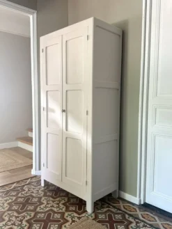 Armoire parisienne authentique