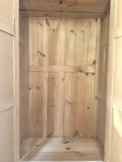Armoire parisienne authentique