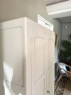 Armoire parisienne authentique