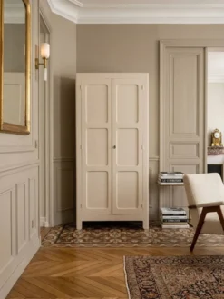 Armoire parisienne authentique