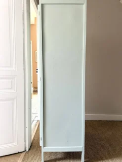 Armoire parisienne bonnetière
