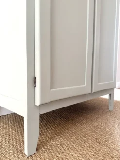 Armoire parisienne bonnetière