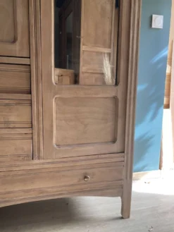 Armoire Parisienne d'hôtel