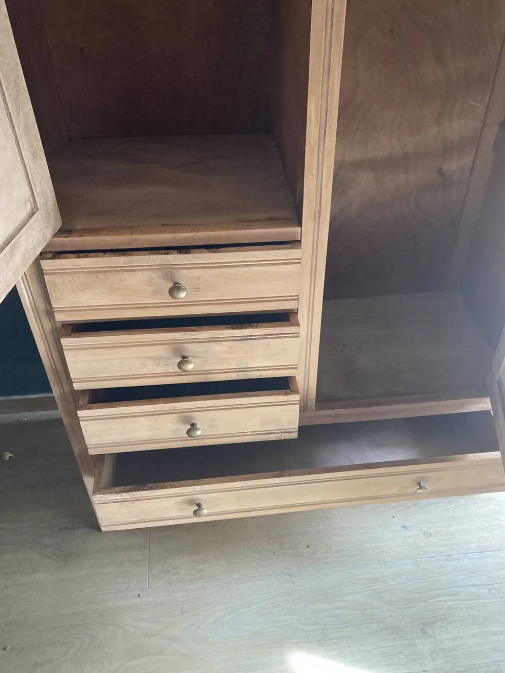 Armoire Parisienne d'hôtel