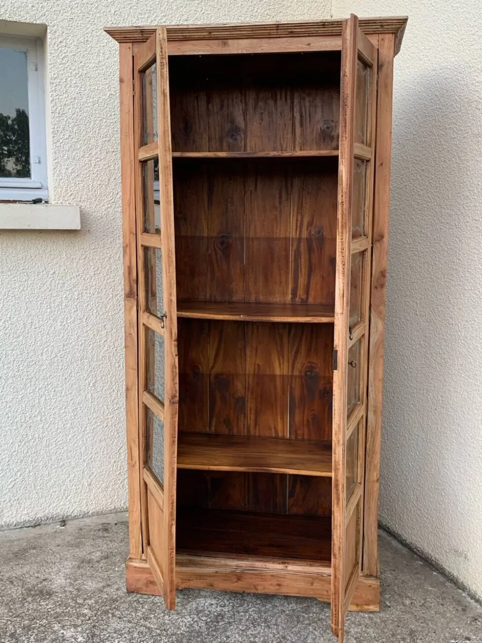 Armoire parisienne en bois brut et vitres gravées 1920